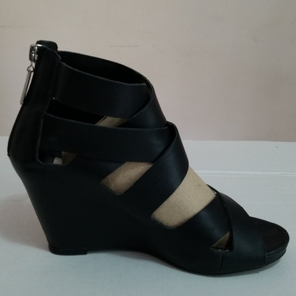 Dolce Vita blk high wedge sandals Sz 7.5